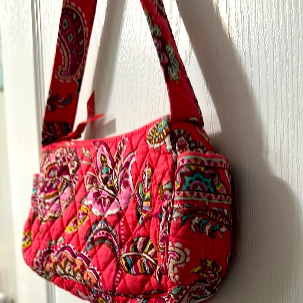 Vera Bradley Pink Shoulder Bag with Vibrant Design - Picture 5 of 7